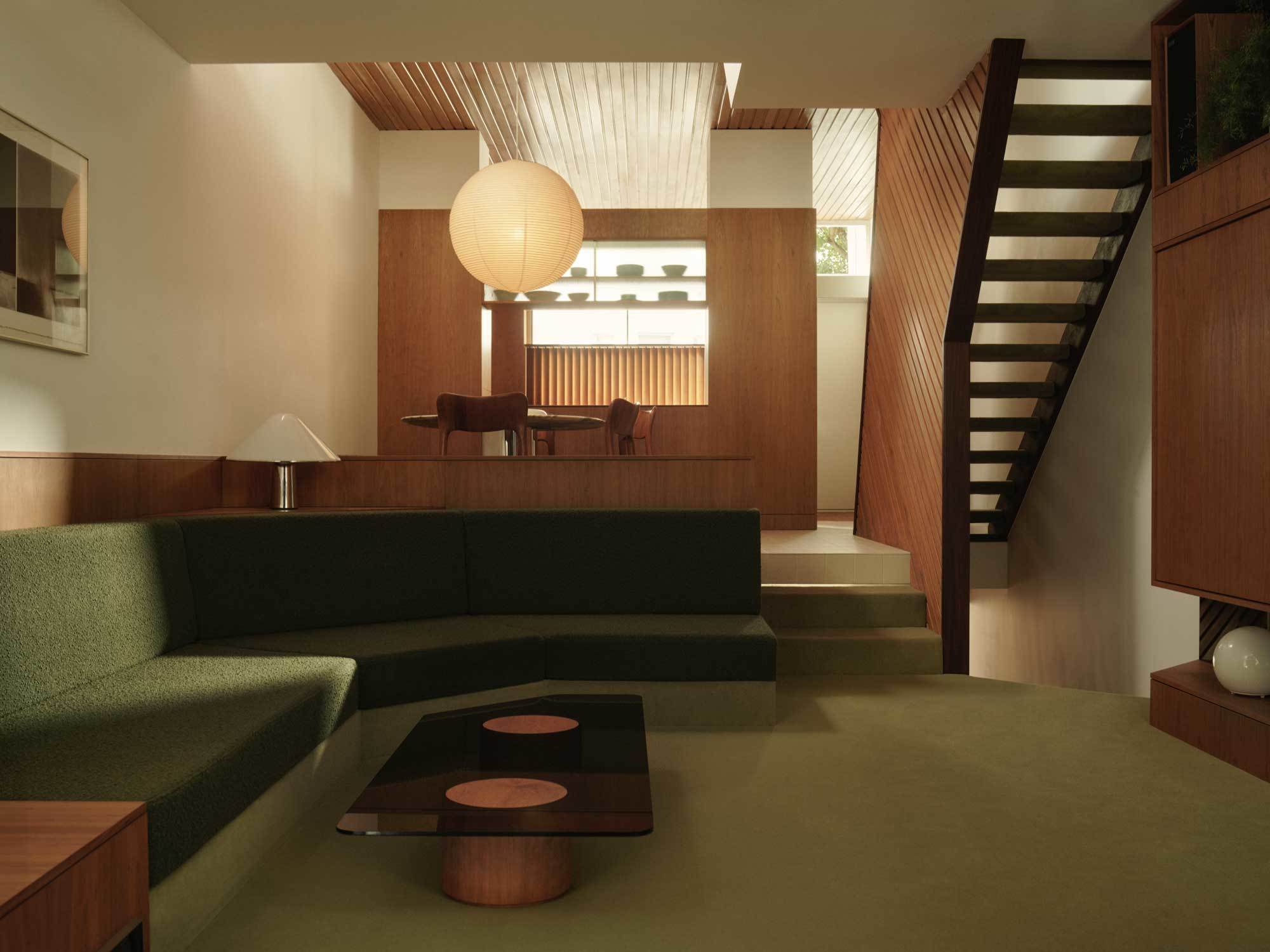 Im Norden Londons schaffte Studio Hagen Hall eine Verbindung zwischen originalgetreuer Rekonstruktion und zeitgenössischen Akzenten. Im Norden Londons schaffte Studio Hagen Hall eine Verbindung zwischen originalgetreuer Rekonstruktion und zeitgenössischen Akzenten.