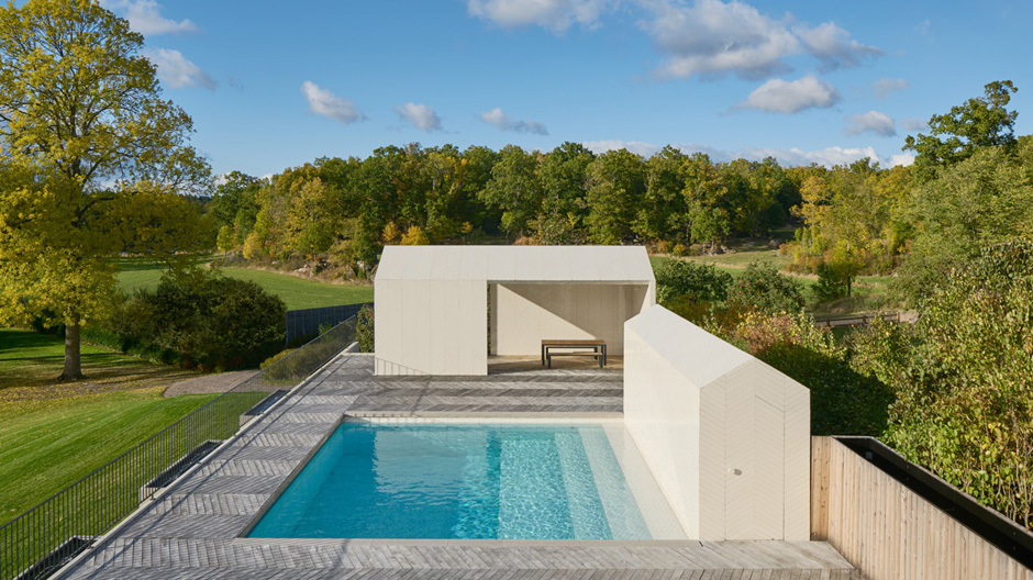 Ein Spa mit zwei Pools als Erweiterung eines schwedischen Landhauses aus dem Jahr 1796. Ein Spa mit zwei Pools als Erweiterung eines schwedischen Landhauses aus dem Jahr 1796.