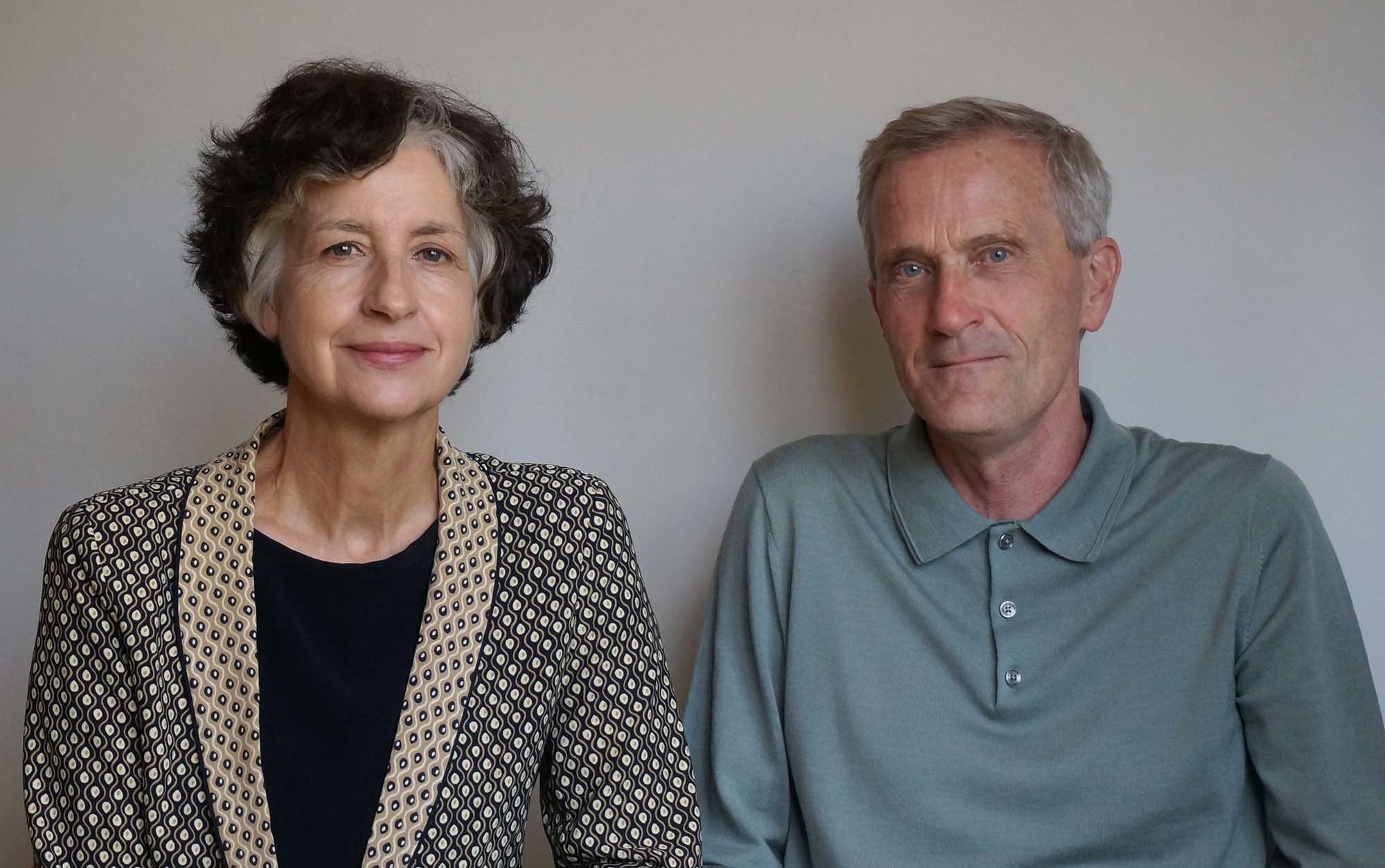 Julia Dozsa und Jan van Dalfsen gründeten 1997 in Amsterdam das Studio Dozsa & van Dalfsen, das auf Architektur und Industriedesign spezialisiert ist. Julia Dozsa und Jan van Dalfsen gründeten 1997 in Amsterdam das Studio Dozsa & van Dalfsen, das auf Architektur und Industriedesign spezialisiert ist.