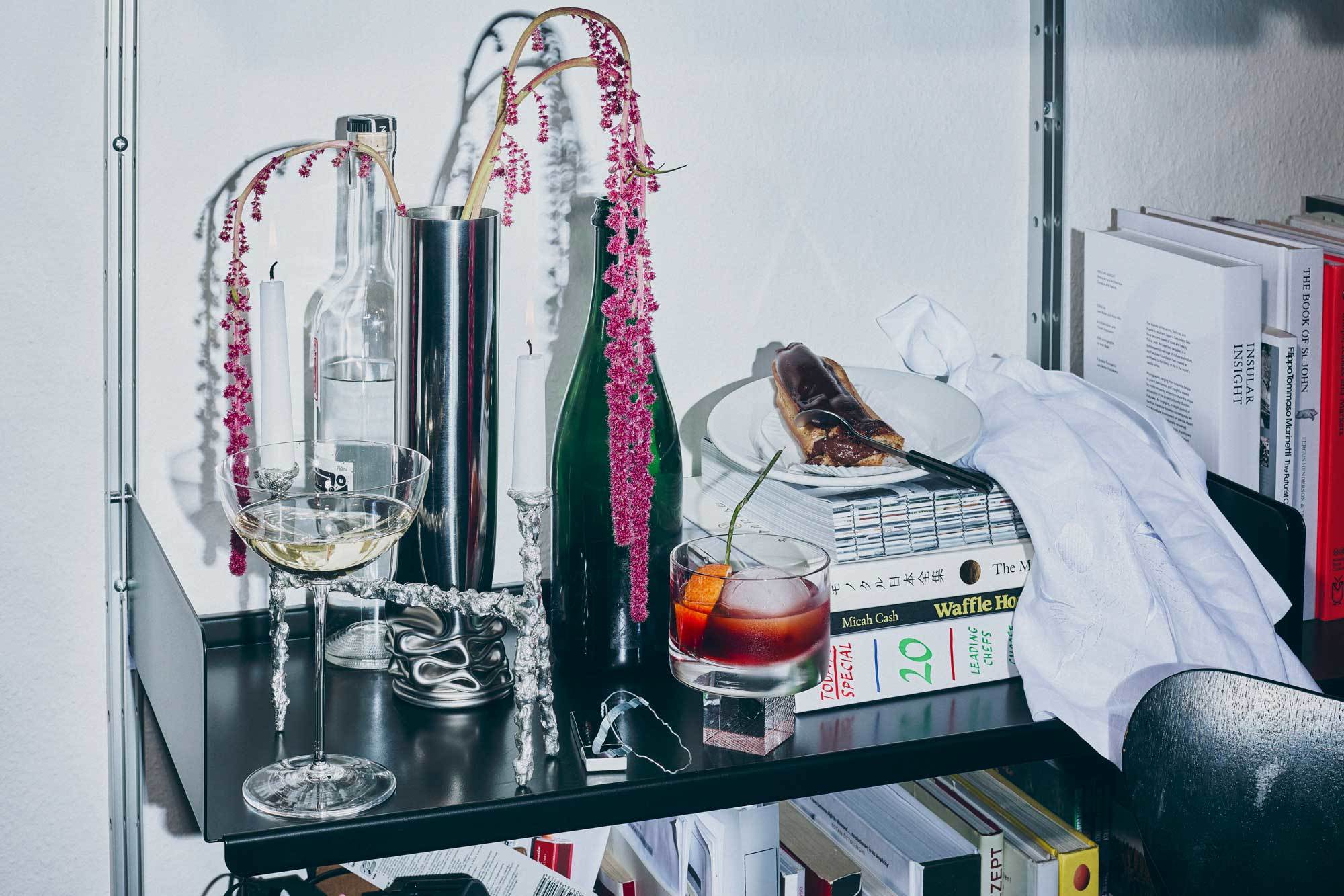 PROTAGONIST*INNEN DER BERLINER DESIGNSZENE, PROJEKTE, ORTE & OBJEKTE Wer Berlin abgeschrieben hat, kennt seine Designszene nicht. Sie ist cool, wild, hat Ecken und Kanten. Im Bild: Attraction of Opposites von Successful Supper
