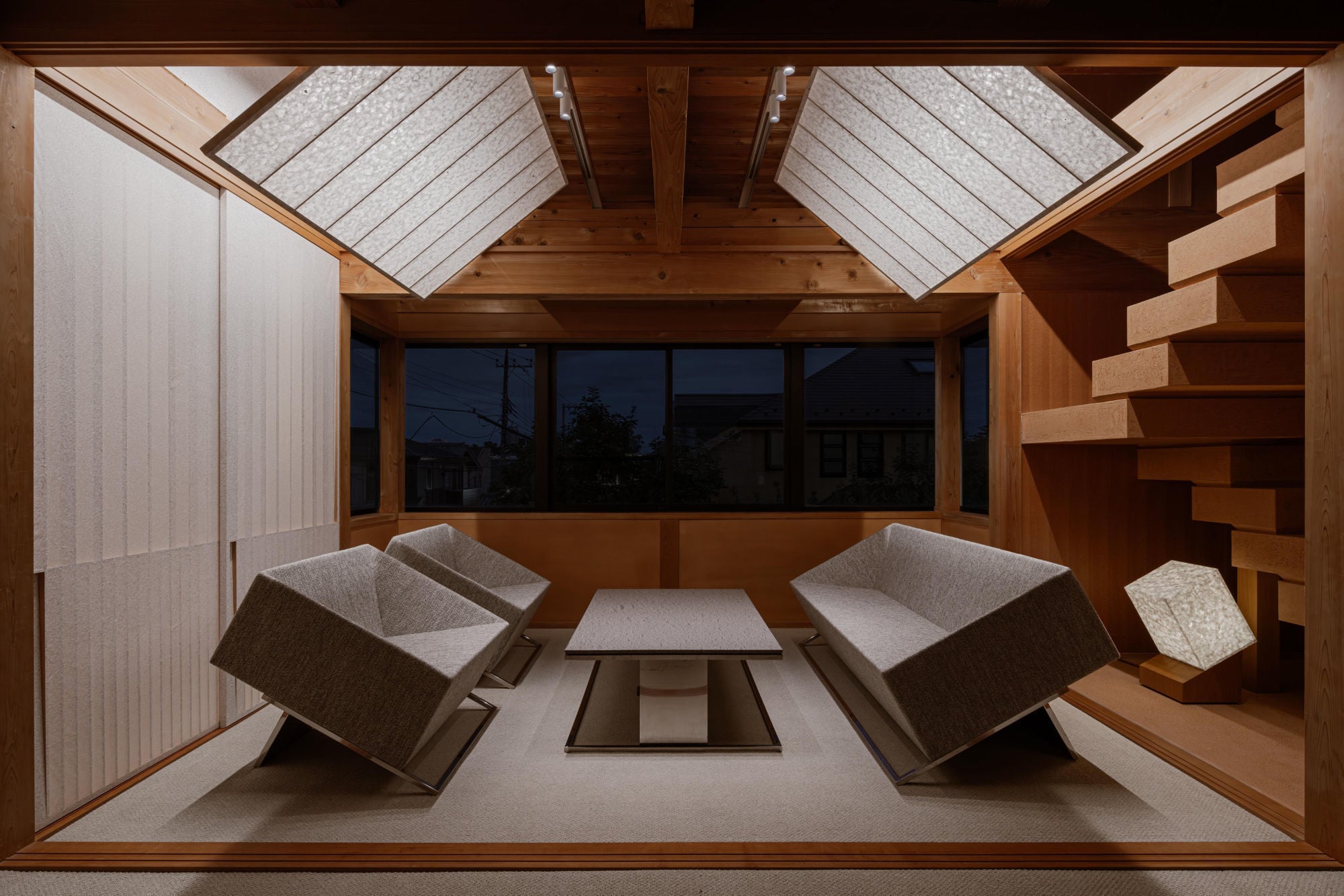 In Tokio verwandelte Symbolplus das ehemalige Wohnhaus des Architekten und Holzbaupioniers Akio Hayashi in ein Büro, das mit dezenten und respektvollen Interventionen den Geist des Orts bewahrt.