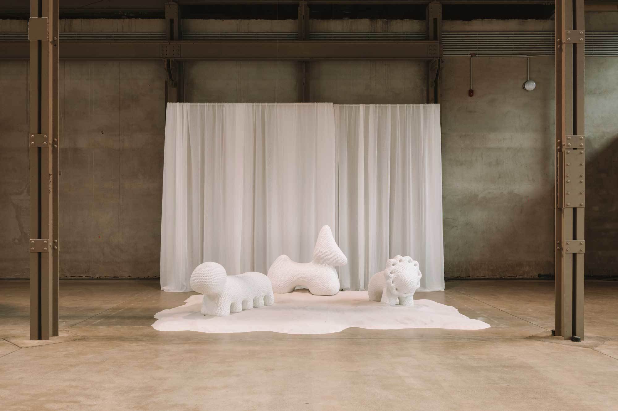 Ausstellung Crafting Community in The Foundry in Berlin mit der Kollektion The Land of Light von Faina