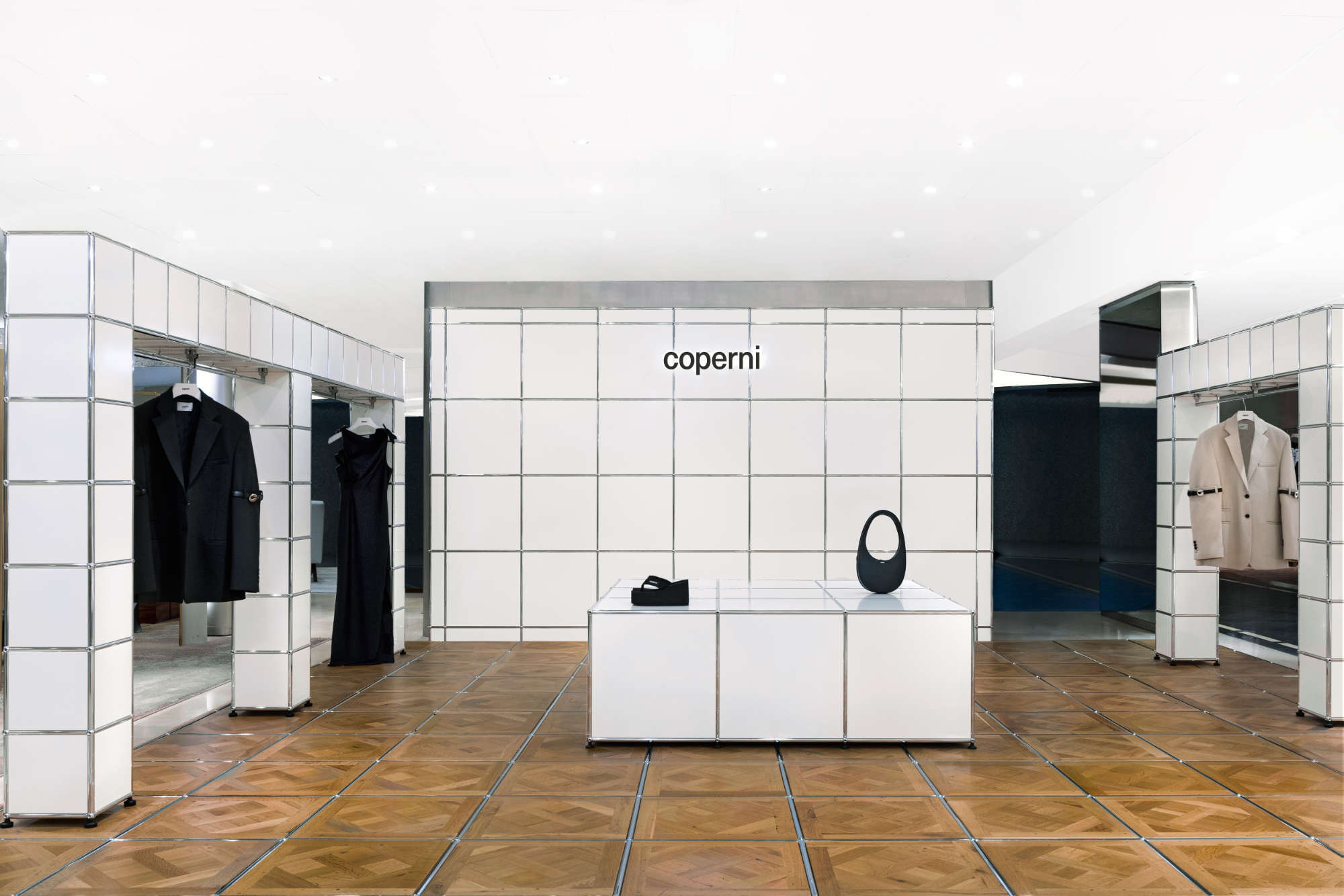 Das Möbelsystem USM Haller gehört mittlerweile zur Markenpräsenz vieler Coperni Stores
