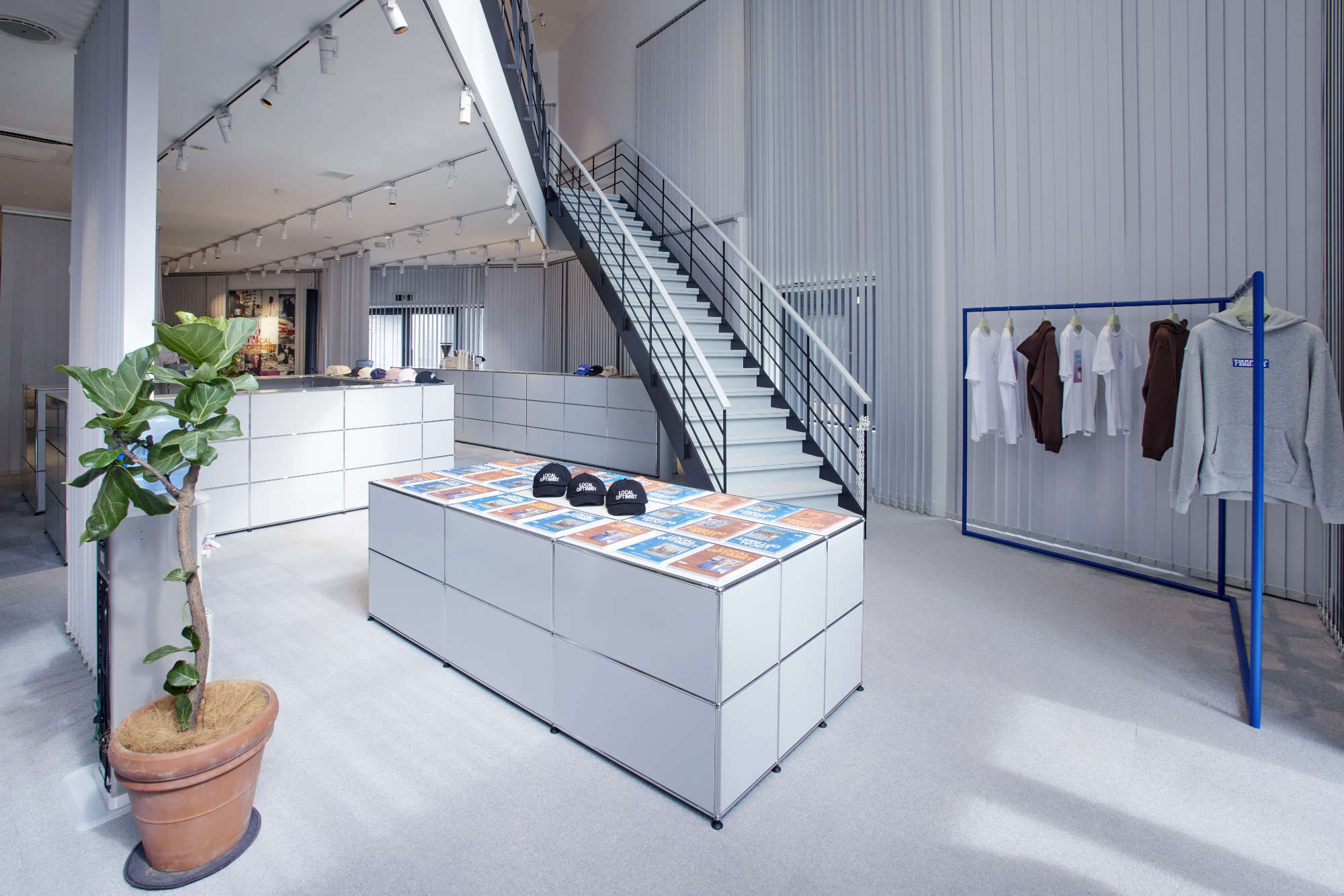 Pop-Up-Store Madhappy in Tokio mit dem Möbelsystem USM Haller