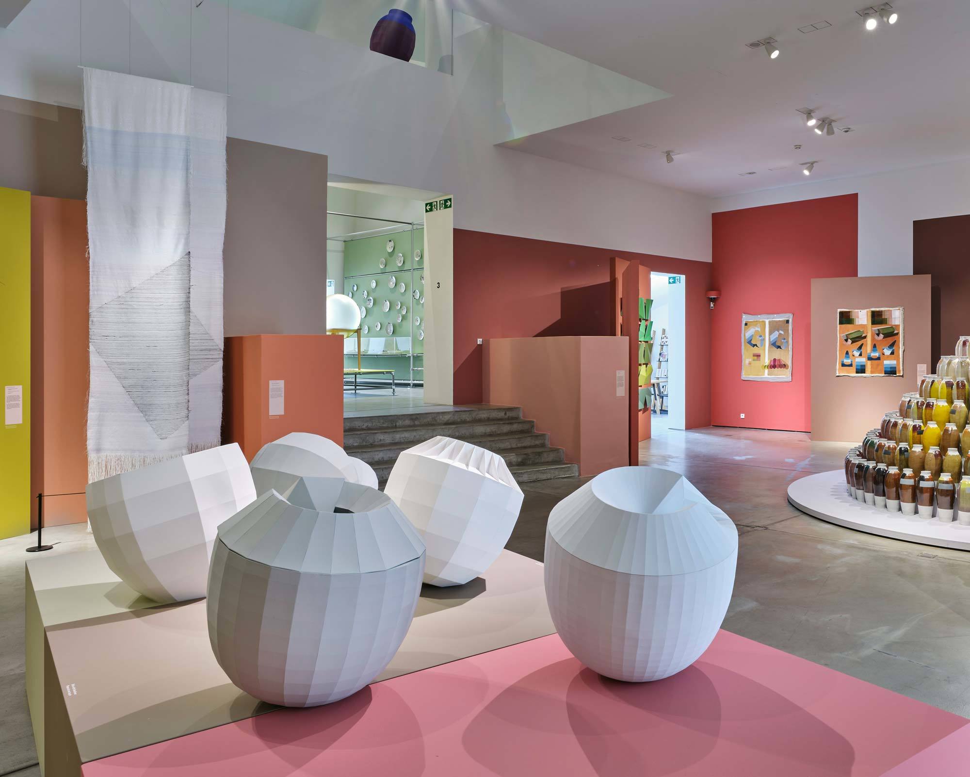 Ausstellungsansicht Hella Jongerius: Whispering Things