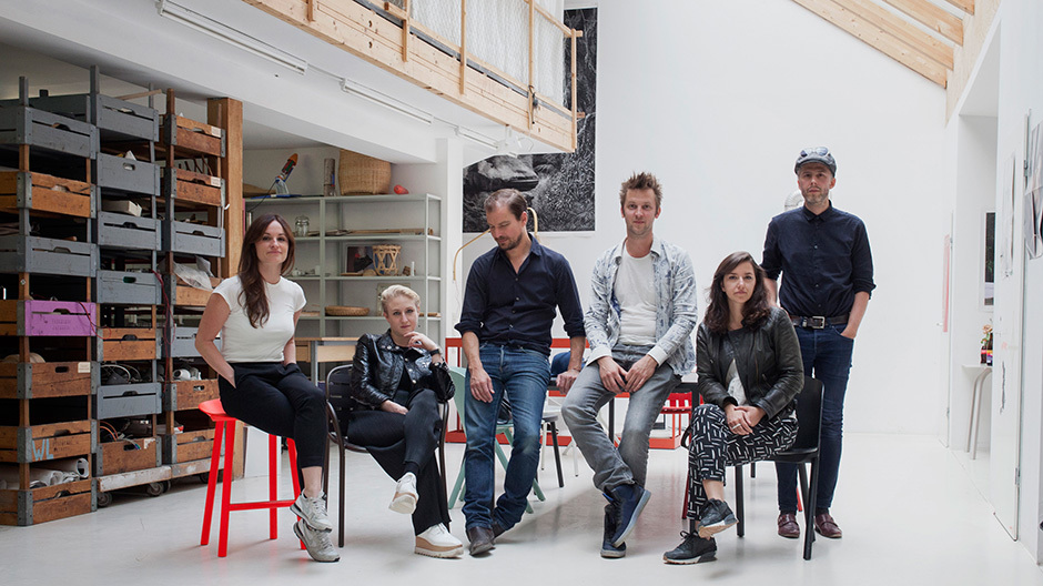 Teilnehmer des Young Designer Trendtable im Atelier von Stefan Diez, Foto: Verena Kathrein