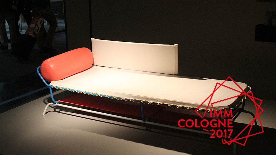 <b>Pure Talents Contest</b><br />Viele Nachwuchsdesigner der diesjährigen Möbelmesse scheuten das Risiko und betteten sich lieber weich. Nicht so Guillaume Morillon aus Frankreich, der mit seinem Daybed <i>Paresse</i> zwar das süße Nichtstun am Strand feiert,…<br /><br />Foto: Markus Hieke Pure Talents ContestViele Nachwuchsdesigner der diesjährigen Möbelmesse scheuten das Risiko und betteten sich lieber weich. Nicht so Guillaume Morillon aus Frankreich, der mit seinem Daybed Paresse zwar das süße Nichtstun am Strand feiert,…Foto: Markus Hieke
