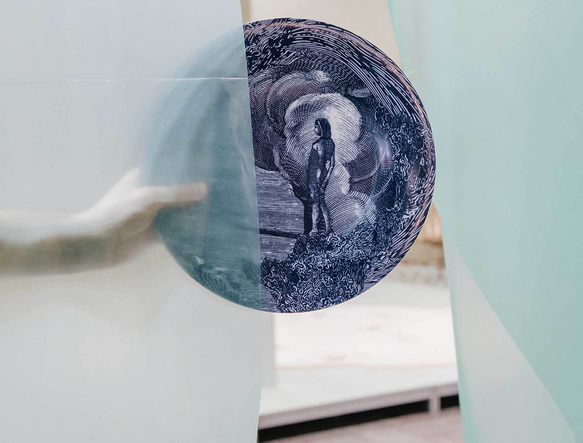 Es gibt nun auch Collectible Design auf der Mailänder Möbelmesse: Der Salone Raritas gab sein Debüt, kuratiert von Annalisa Rosso. Im Bild: Equinox I von Hering Berlin x Hans Weigand (während des Standaufbaus in Mailand)