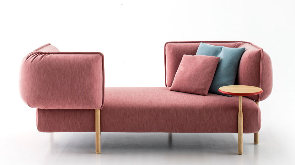 Wohltuende Kurven: rundum gepolstertes Sitzprogramm von Patricia Urquiola für Moroso