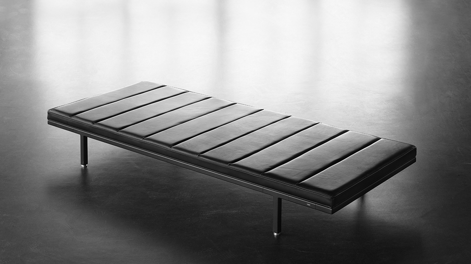 Auf Expansionskurs: Der Treteimer-Hersteller Vipp macht jetzt auch Liegen.