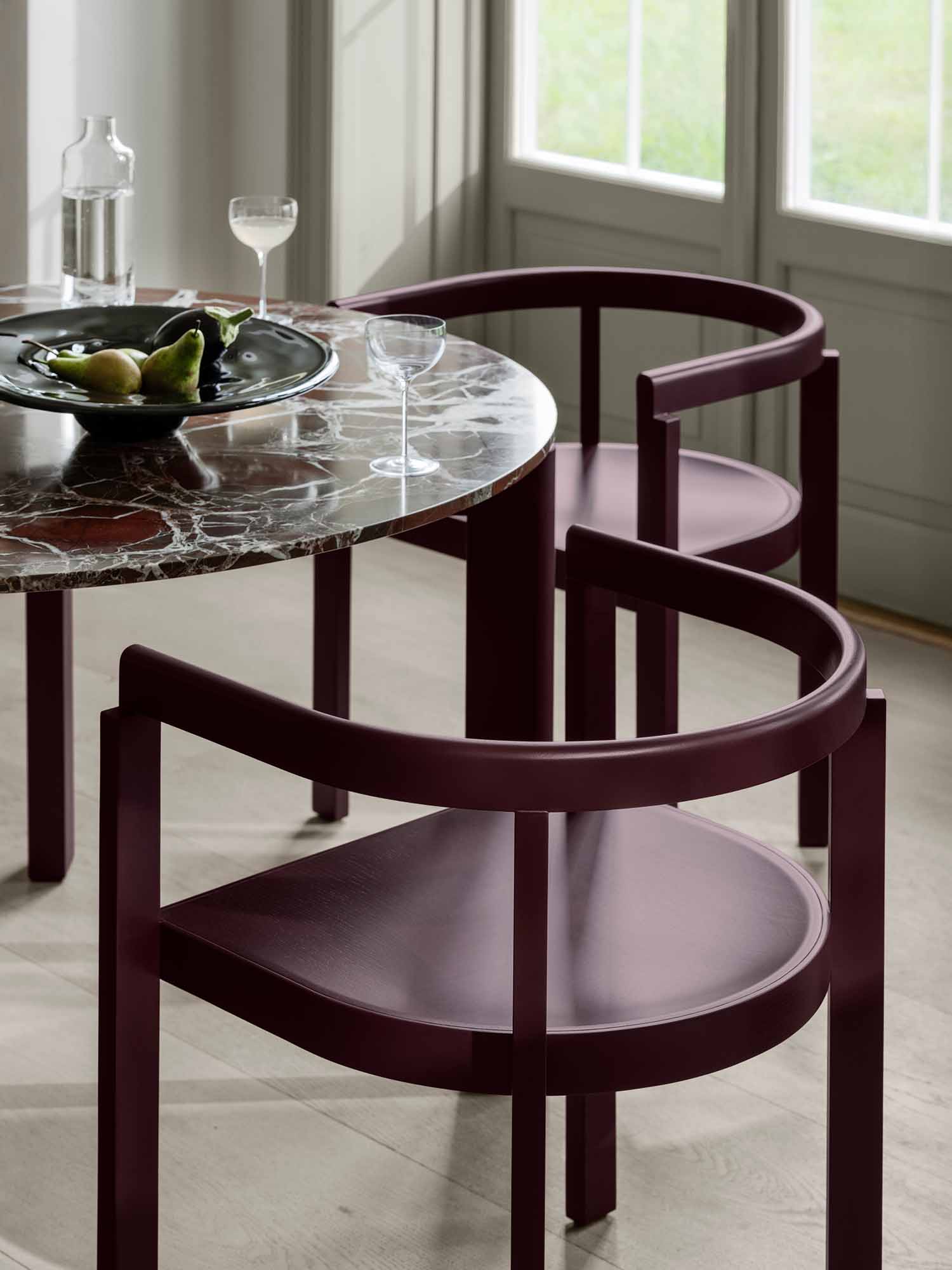Stuhl und Tisch aus Massivholz von Michael Anastassiades für Fritz Hansen