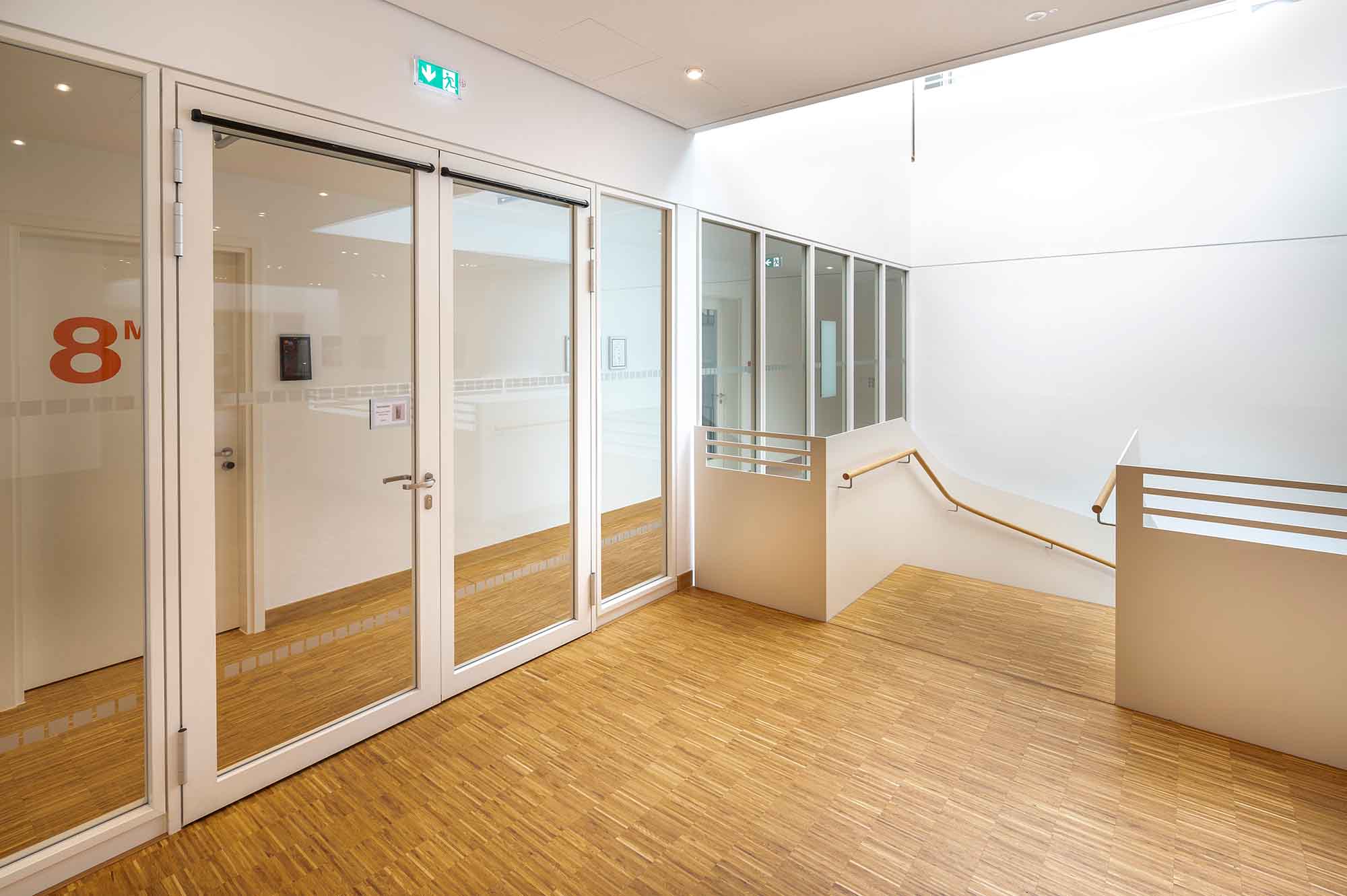 Trennwand mit Durchblick und Schutz von Goldbach Kirchner