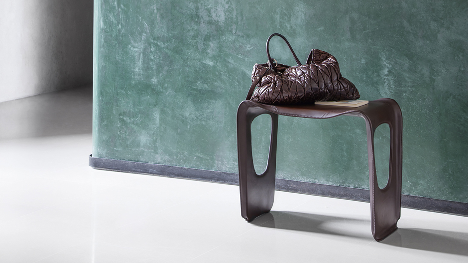 Kompakt und skulptural: Charlotte Perriands ersann diesen Beistelltisch für das Wohnhaus ihres Ehemannes Jacques Martin in Tokio