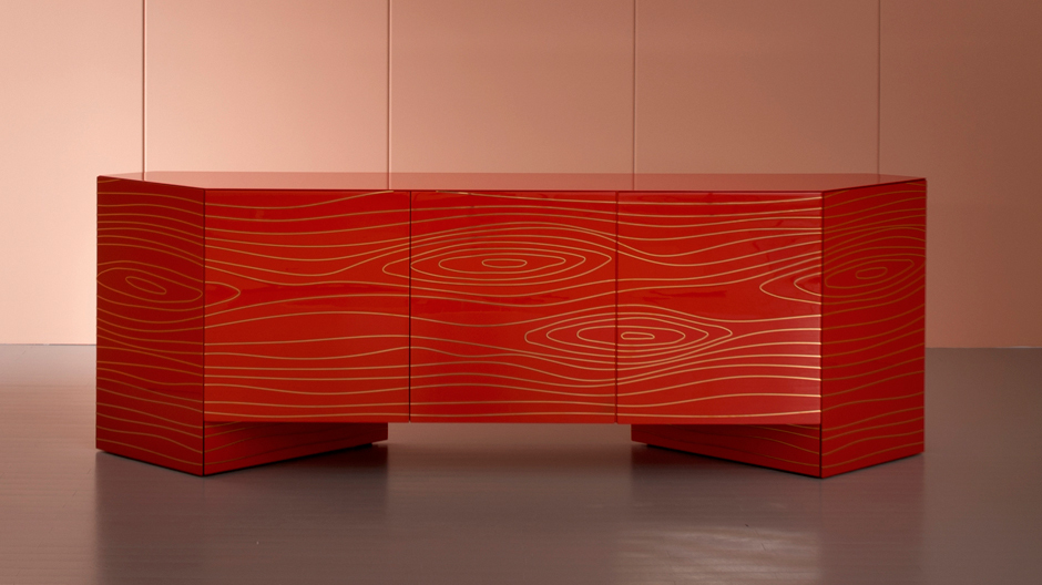 Handwerkliche Perfektion trifft gesunde Ironie: Ferruccio Laviani entdeckt die Welt der Intarsien