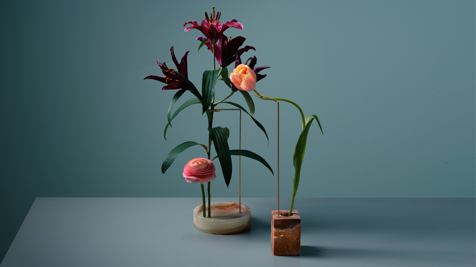 Blüte statt Bouquet: Diese Vasenserie setzt auch einzelne Blumen effektvoll in Szene.