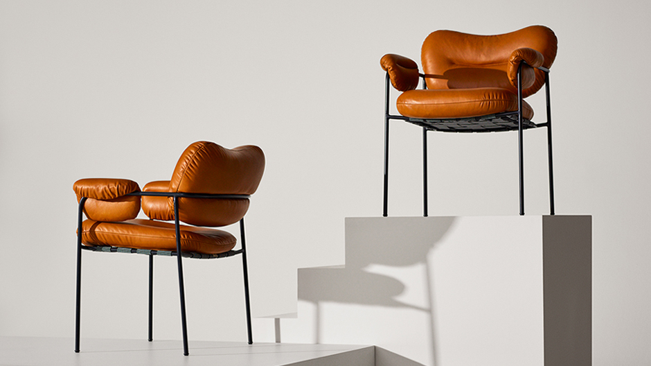 Umwickelte Kissen: Wie ein komfortabler Sessel dennoch Leichtigkeit beweist