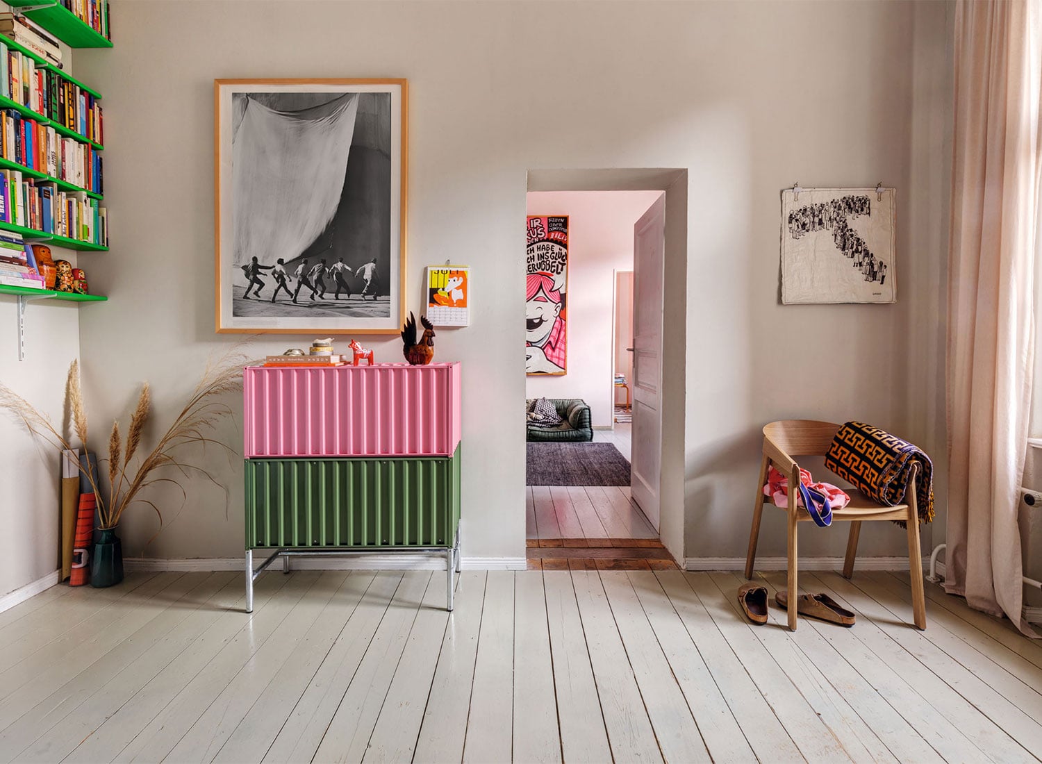 Vielseitiger Stahlschrank von MAGAZIN