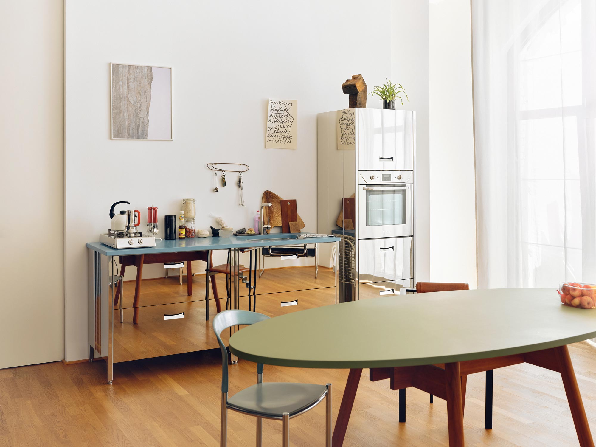 Neue Marke startet mit modularen Küchenmöbeln aus Edelstahlblech