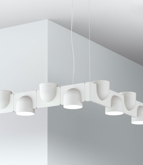 Leuchte, die sich wie Lego-Bausteine zu zahlreichen Formationen zusammenstecken lässt.