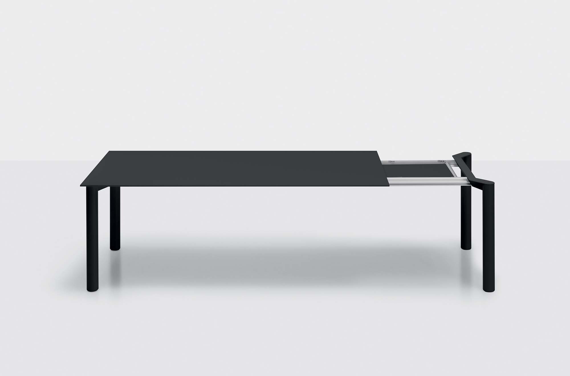 Flexible Tischkollektion von Sam Hecht und Kim Collins für Kristalia