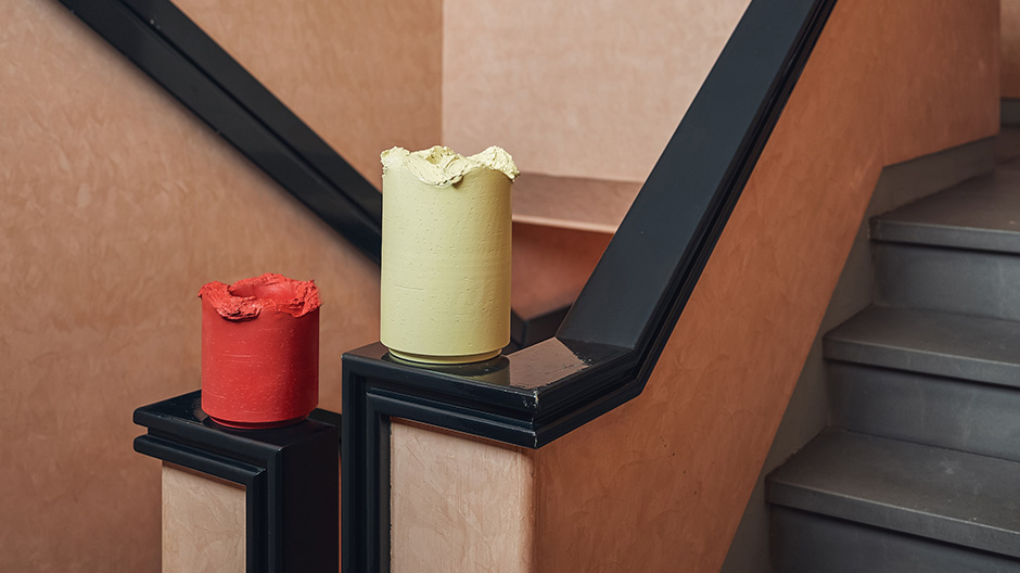 In Zusammenarbeit mit Formafantasma wagt Bitossi einen mutigen Schritt in die Zukunft: Das Ergebnis eigenwillige Vasen.