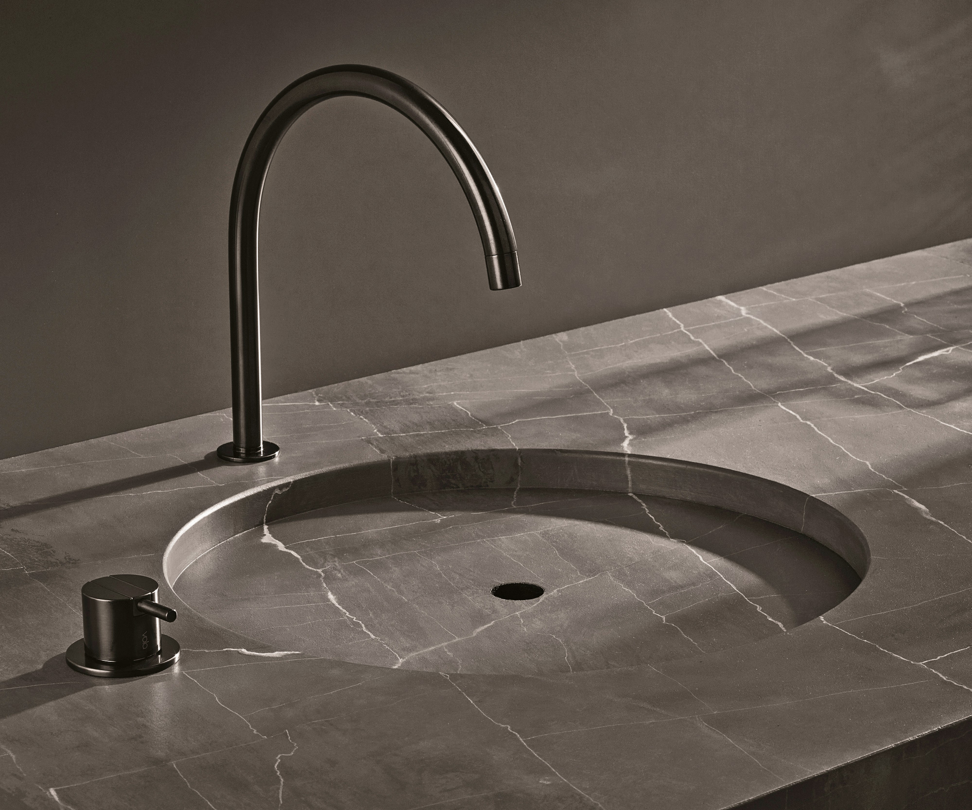 Flexible Waschtischarmatur von Vola