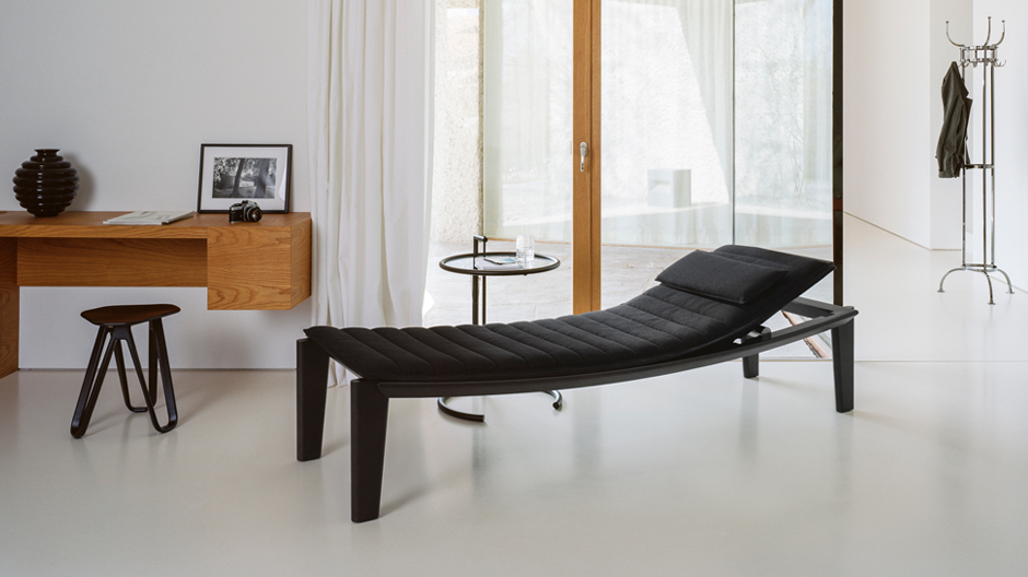 Den Bogen rausbekommen: Konstantin Grcic neues Daybed für Classicon