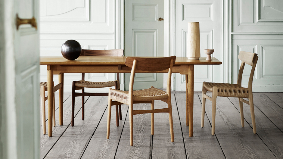 Doppelt gewebt und sanft gebogen: Stuhlklassiker von Hans J. Wegner für Carl Hansen