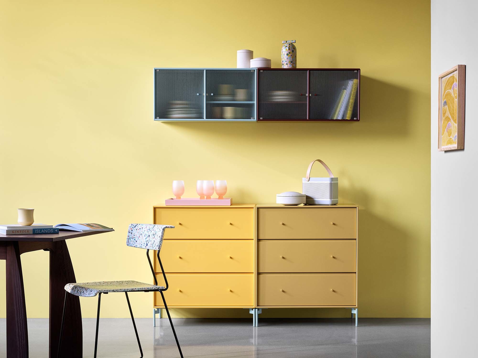 Moderner Vitrinenschrank von Montana