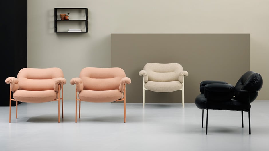 Kontrastreiche Polster: Sessel zwischen Vergangenheit und Gegenwart.