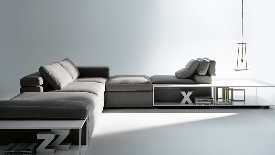 Hart trifft weich: Sofa-Ablagen-Kombination des Mailänder Architekten Victor Vasilev