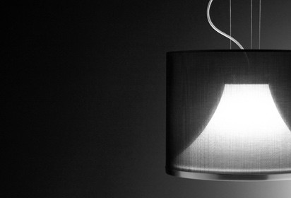 Schlicht und doch raffiniert präsentiert sich die neue Leuchte aus dem Hause Estiluz