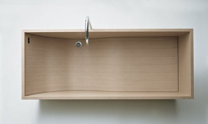 Der hölzerne Badezuber erlebt ein ästhetisches Revival mit dem Modell von Agape