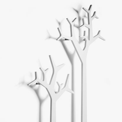 Ein Kleiderständer passend zum Wintereinbruch: „Tree“ von Michael Young und Katrin Petursdottir für Swedese