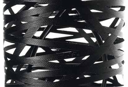 Wie ein Geflecht aus Bändern, die um einen imaginären Zylinder gewickelt sind