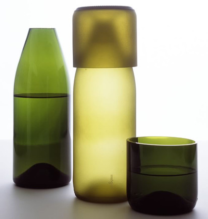 Wie man aus alten Flaschen wunderbare Glasobjekte gestaltet, zeigen Tord Boontje und Emma Woffenden