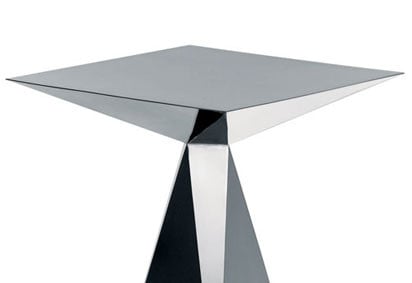 Verspiegelte Prismen und verdrehte Pyramiden: Oyster von Marco Zanuso Jr