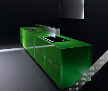 Grünes Konzept: recycelbare Küche von Valcucine mit Fronten aus Glas