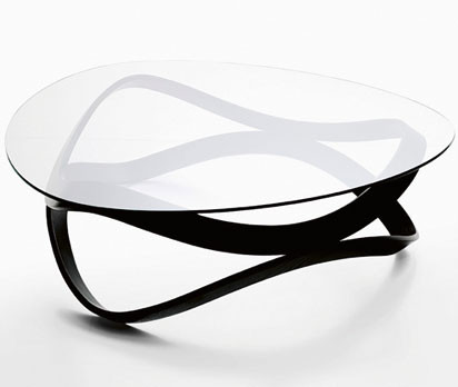 Skandinavischer Schwung: ein Tisch von Dan Sunaga und Steffan Holm