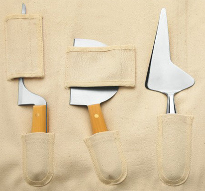 Für Liebhaber feiner Käsesorten bietet sich dieses professionelle Messer-Set von Alessi an