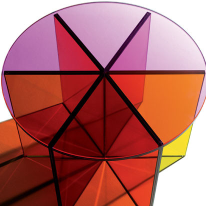 Vibrierender Farbmix: der Couchtisch von Johanna Grawunder