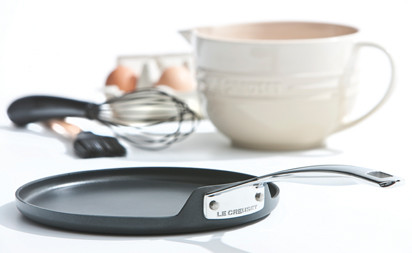 Die Antihaft-Beschichtung dieser Crêpes-Pfanne von Le Creuset lässt die französische Köstlichkeit garantiert gelingen