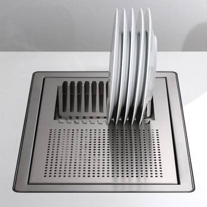 Flächenbündig und multifuntkional: Binovas Spülbeckensystem kann auch schneiden und abtrocknen