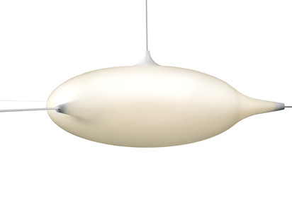 Die Hängeleuchte des belgischen Herstellers tossB lässt sich flexibel im Raum aufspannen