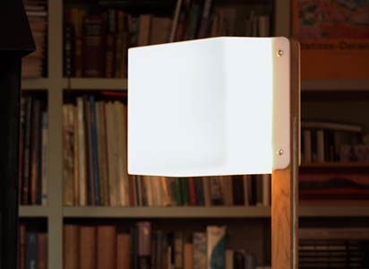 Christian Vivanco entwarf für den Hersteller Luz Difusion einen „Leuchtturm“ aus Holz und Metall