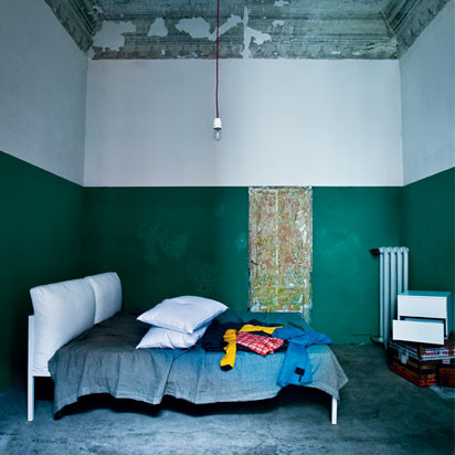 Klare Kanten und trotzdem weich gepolstert: ein Bett aus dem Zanotta-Designstudio Emaf Progetti