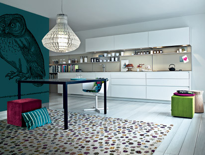 Der italienische Designer und Architekt Carlo Colombo hat eine Küche entworfen, die auffällt durch eine klare Linienführung