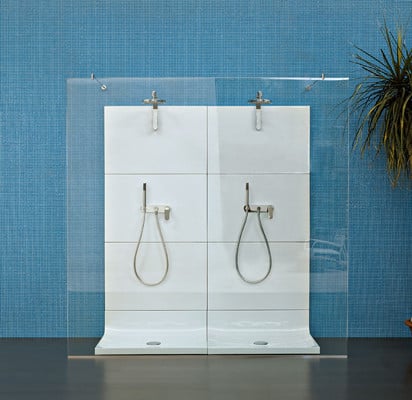 Wie aus einem Guss: Die Badkollektion vereint Wand- und Bodenelemente