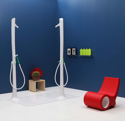 In Form eines Baumstammes: Das Duschsystem von Ceramica Flaminia fand seine Inspiration in der Natur