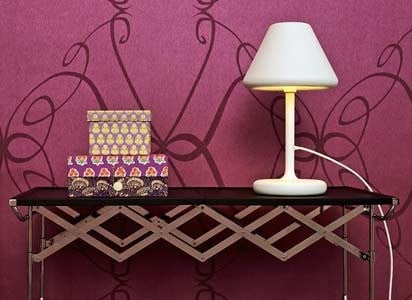 Sachlich und dennoch fließend, klar und zugleich verspielt – diese scheinbaren Gegensätze überbrückte der dänische Designer Ole Jensen